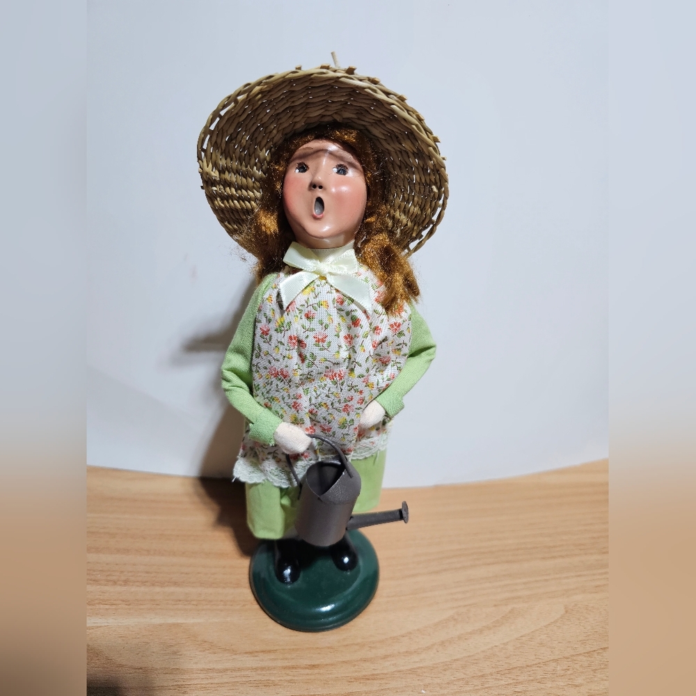 Byer’s Choice Caroler Gardener